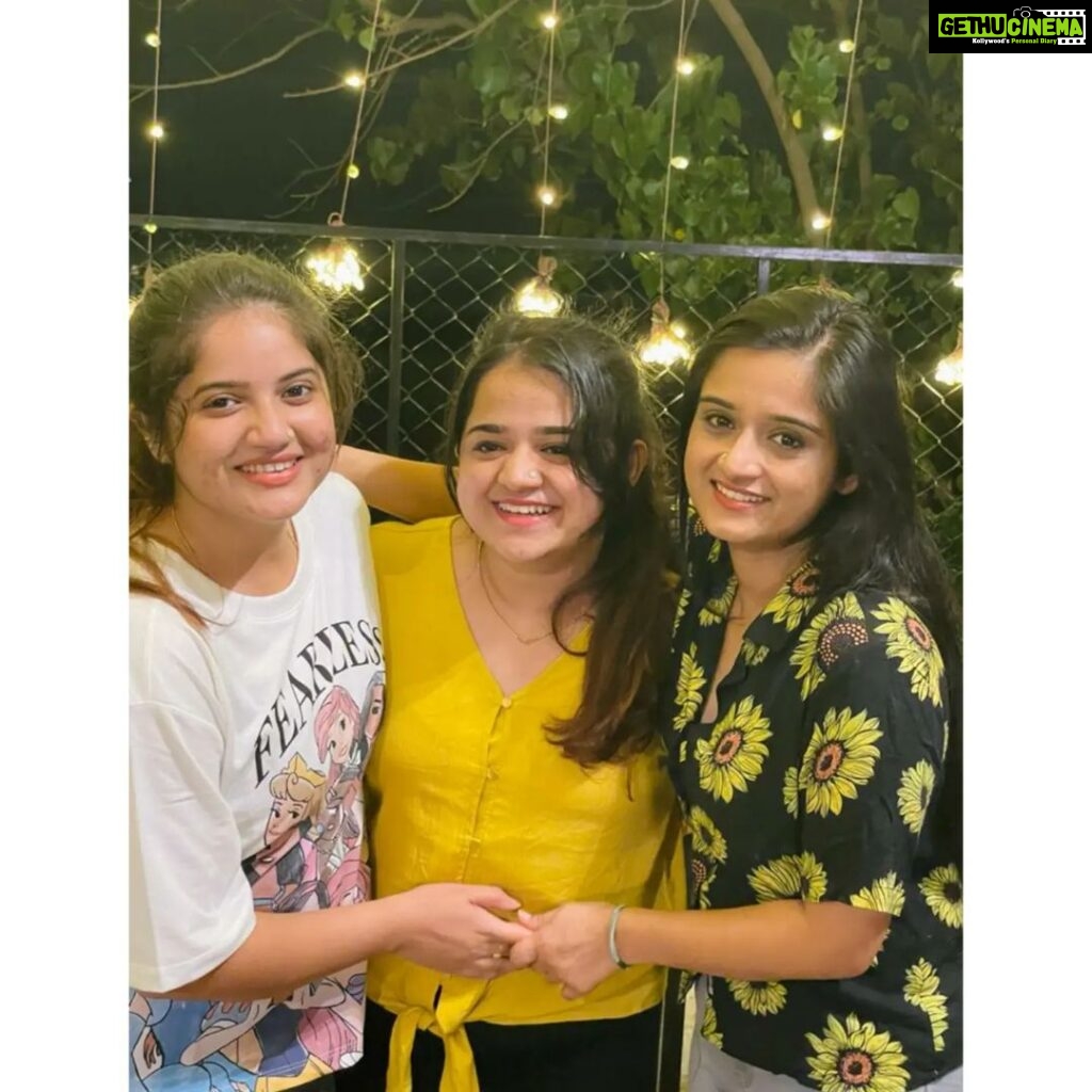 Gopika Anil Instagram - . True friendship is when three people walk in different directions but remain side by side 💞🧿