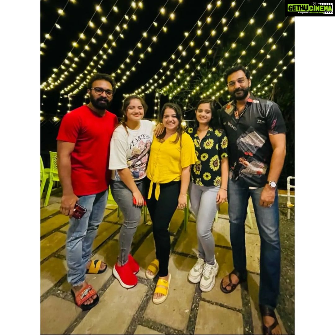 Gopika Anil Instagram - . ππ§Ώ @rajeev_parameshwar π @__keerthana_anil__ β₯οΈ @shafna.nizam π @sajinsajin_ π½ . #friends #friendslikefamily #love #laughter #fun #brotherhood #sisterhood #siblings #soulsisters #ourtime #meetups #bond #onlylaughter #gemofaperson #instatag #instagood #liveletlive