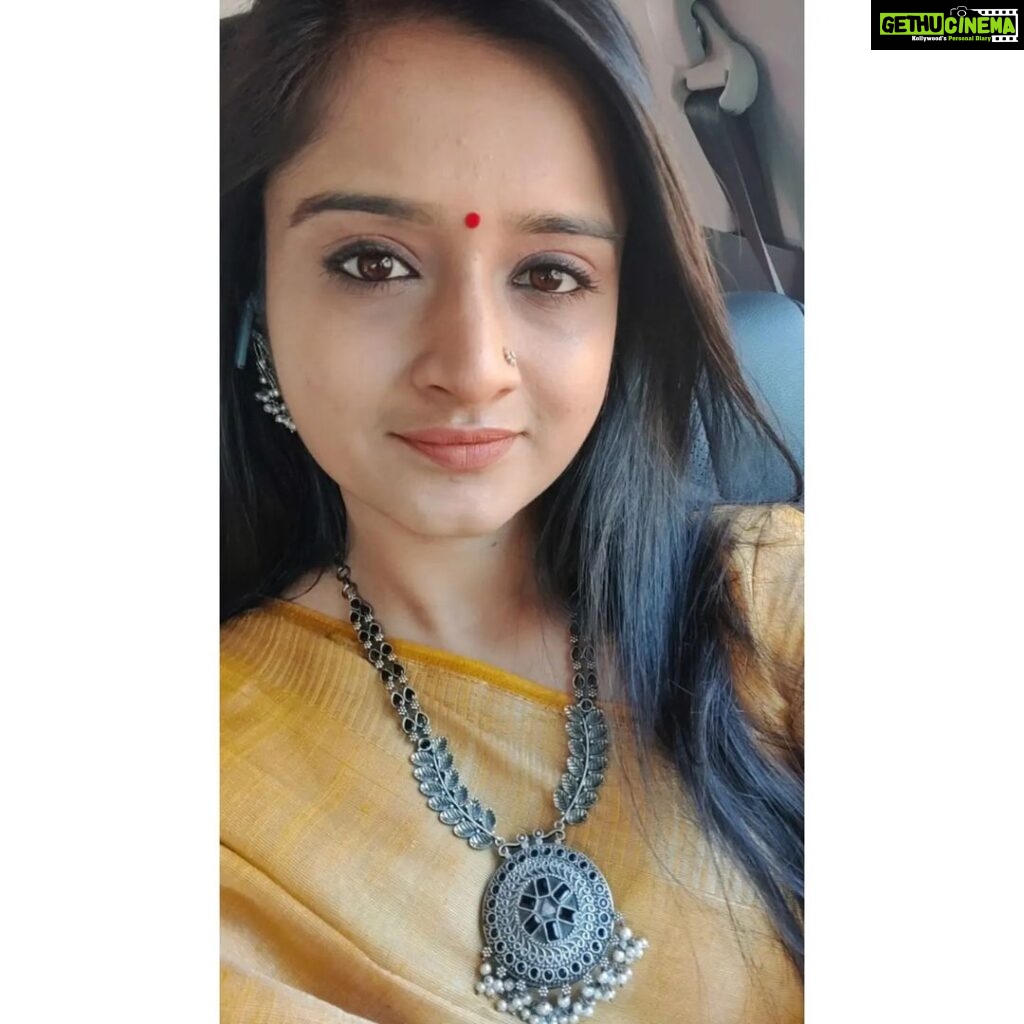 Gopika Anil Instagram - . She went through a storm, Came out more stronger !! Chose happiness over sorrow, Became a wanderer ! She didn't lose anything, But.. u lost her.. This SMILE is her trophy, True.. LIFE is a master!!! - My fav lines ♥️ . Thankyou @aathvya for this beautiful jewels ♥️ . THANKYOU @gops_keerthana_calicutfangirl For this caption ♥️ #gops #gopikaanil #favlines #quote #caption #selflesslove #selfish #live #letlive