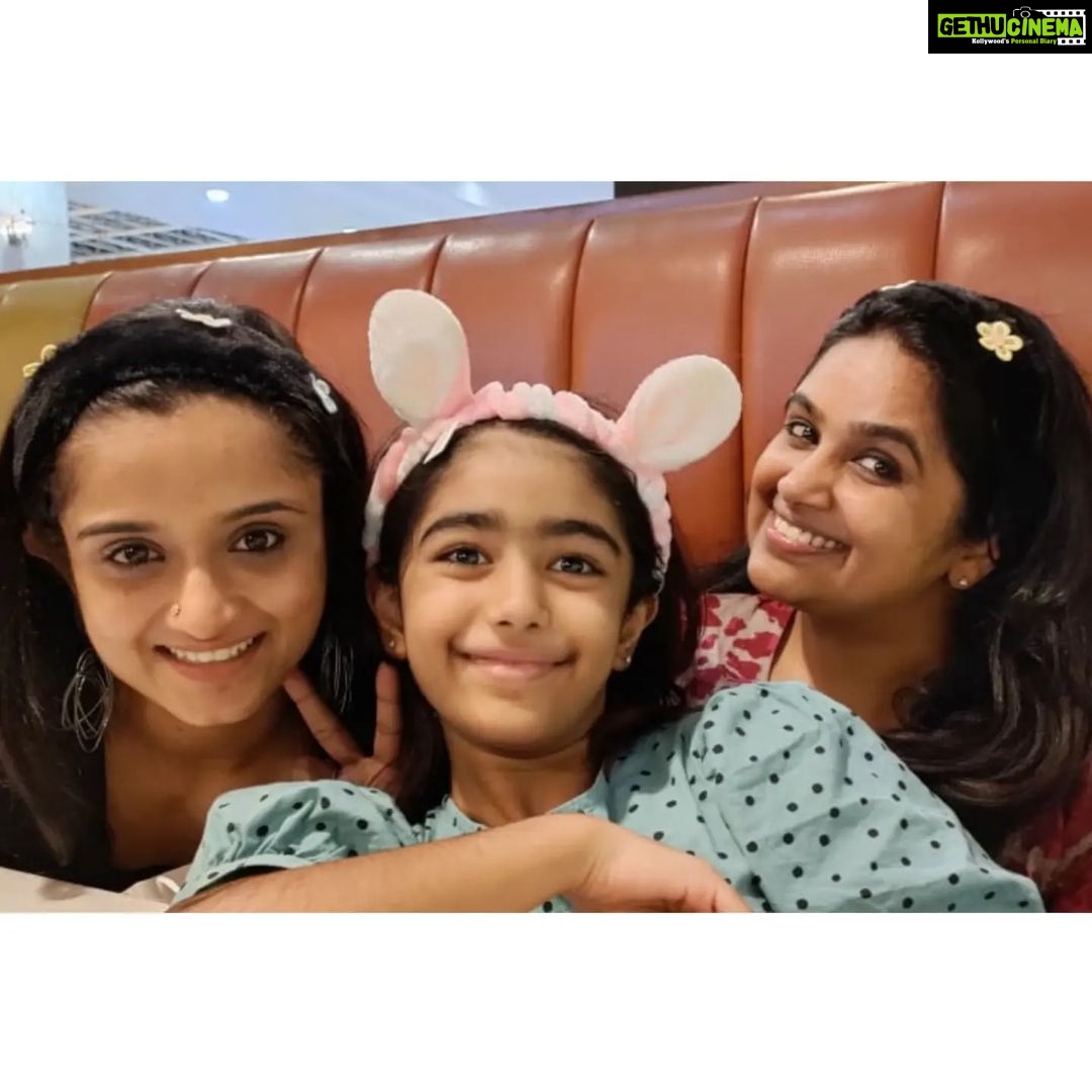 Gopika Anil Instagram - . Do u know how excited and happy i was, to meet u both after ONE YEAR 🥺🥺😭 And now I aldready miss u both 🥺😘😘 @swapnatreasa_official ♥️ @michelle_elza_manas ♥️ I love you both ammu kuttan n kaathu baby ♥️ you people are love ♥️ Eagerly waiting for our next meet up with much more love laughter and fun 😘😘 . #kaathubaby #ammukuttan #lovetheyare #purelove #family #friends #somepreciousrelationships #friendalikefamily #love #fun #laughter #togetherness #smile #togetherness #meetup #afterayear #missedu #aldreadymissing #love #laugh #smile #live #letlive #happiness #blessed #bliss LuLu Mall Kochi