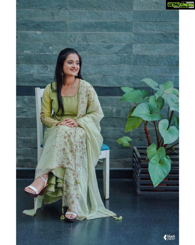 Gopika Anil Instagram - . Feeling grand in green 💚 HAPPY INTERNATIONAL WOMEN'S DAY to all the women out there 🤗 . 👗@jazaashdesignstudio 📸 @blackpaper_weddingphotography . #pastelgreen #loveforpastels #wonderwomen #happyinternationalwomensday #jazaashdesignstudio #jazaash #blackpaperweddingphotography #pictureoftheday Woodies bleisure