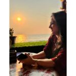 Gopika Anil Instagram – .
Life is a beach, find your wave ! 🌊☺️
Pc- @chithira_rose_mathew 
.
#beachvibes #evening #sunset #rayofhope #kozhikodebeach #picoftheday #beachside #beachview