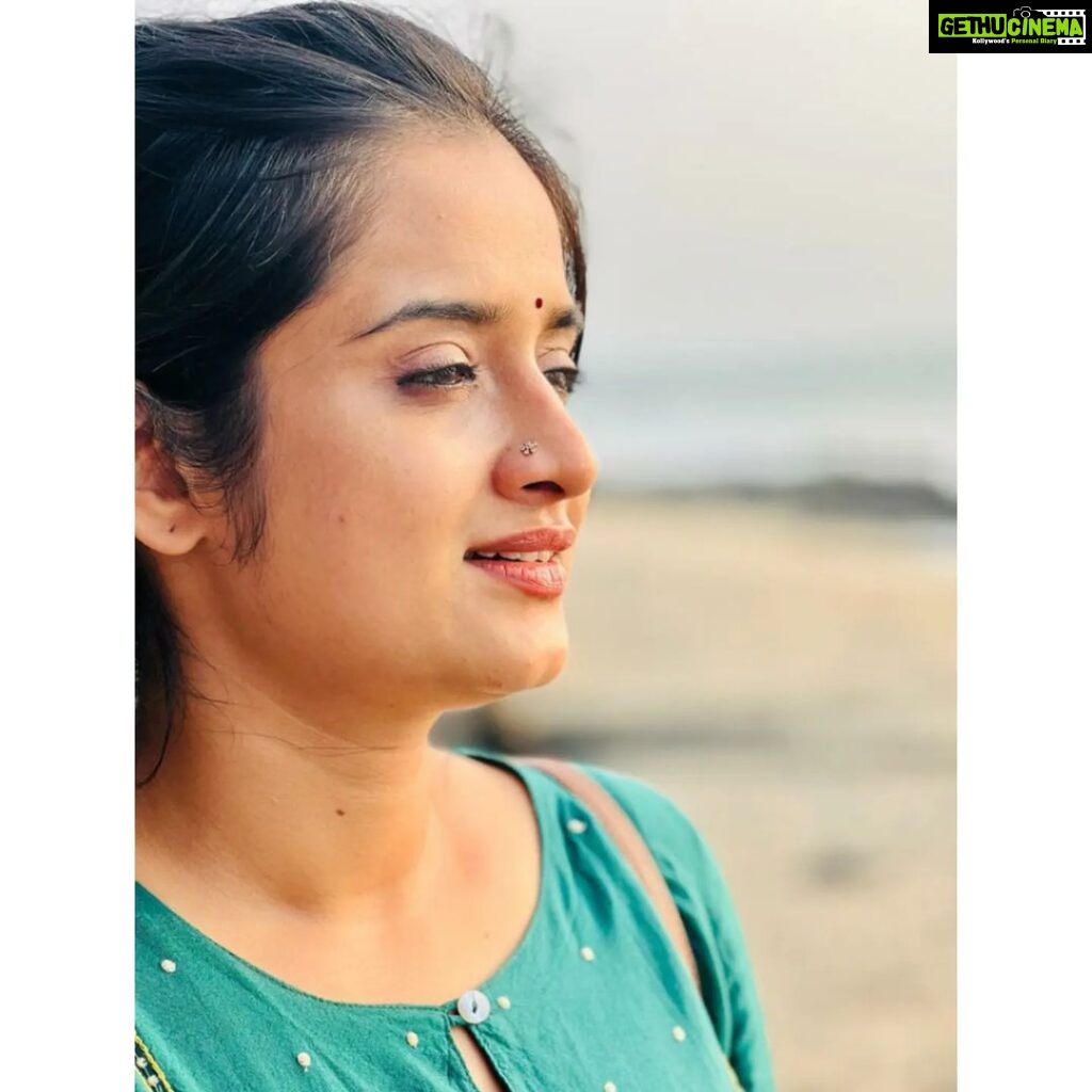 Gopika Anil Instagram - . Be kind with the person you are becoming ♥️💫 . Pc- @chithira_rose_mathew 😘 . #bekind #selflove #selflesslove #sunset #beach #goodvibes #instagramer #pictureoftheday #candid #photography #blessed #grateful #live #letlive