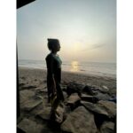 Gopika Anil Instagram - . To everything there is a reason and every reason holds a meaning ! . Pc @chithira_rose_mathew . #beachday #sunset #everythinghappensforareason #kozhikode #kozhikodebeach #evening #live #letlive