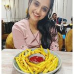 Gopika Anil Instagram – .
Happiness is when french fries are just perfect 😘🍟♥️
.
#frenchfries #loveforfrenchfries #foodie #kozhikode #ladyloafella #cafe