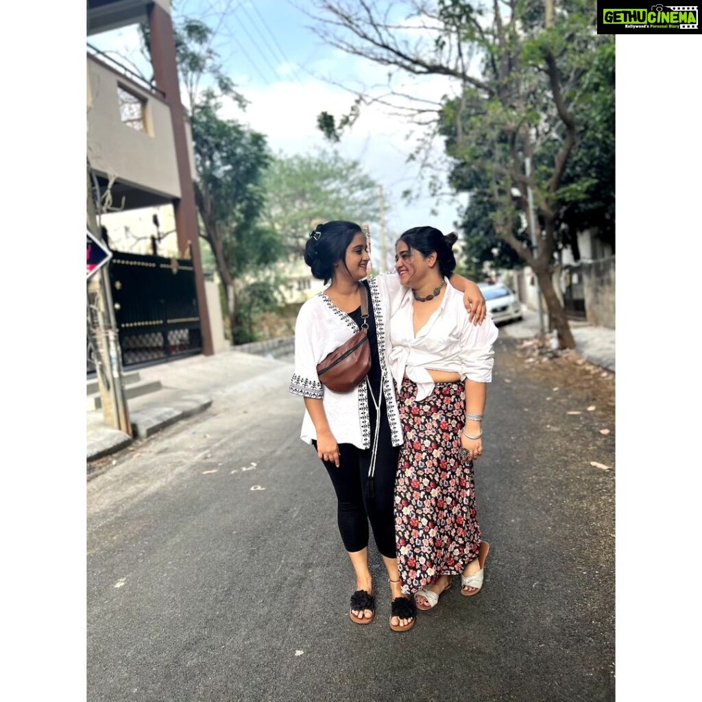 Gopika Anil Instagram - . We don't need words, we have our secret language 😘😘 . #bangaloredays #sistergoals #sisters #bestiesforever #mybaby #babysister Bangalore, India