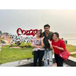 Gopika Anil Instagram - . Namma kozhi 🤪🤪🤪 @arungraghavan . #nammakozhi🤪 #nammudekozhikode #family #friendslikefamily #beach #untilnexttime #seeyousoon #missingaldready #meetups #happiness #blessed