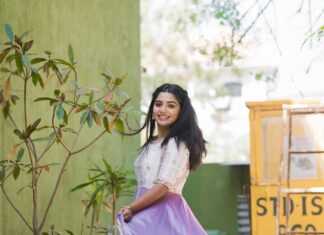 Gouri G Kishan Instagram - What’s your reason to smile today? 🌸 Photographed by @_anupphotography Makeup by @chanti7588 Hair by @bellurimallesham Outfit by @studio_nimithabajjuri Jewellery from @thetrinkaholic @alluringaccessories.a2 Styled by @rishita.madas #love #ınstagood #fashion #photooftheday #beautiful #art #photography #happy #picoftheday #cute #nature #instagram #style #repost #summer #instadaily #me #girl #fun #beauty #smile #photo #like #ootd #makeup #amazing #instamood