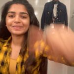 Gouri G Kishan Instagram - Chattiest on the makeup chair 🙊 This one’s for my lovely team on the sets of #SrideviShobanBabu 💗 From waking up groggily @ 4.30am in a new location, washing my throat down with 2-3 cups of black coffee to keep my eyes open, getting my character-look brief for the day, to helping me read my lines in Telugu, tolerating many days when my face was puffy, or I had dark circles, or when my hair was oily coz I just didn’t have the energy to wash it… These 4 have seen it all.. and still got the look perfect, everyday. You guys are the reason Sridevi turned out looking like how she did and I’m grateful to have worked with a team so passionate and sincere to their craft, and so goddamn good at it. Uday anna, Chiru anna, Prasad and Shruti - thank you for making me feel home during the entire filming of #SrideviShobanBabu and giving me my best look as yet. P.S - HUGE respect to all the ‘heroines’ who make it look as though looking good is easy. 🙌