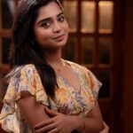 Gouri G Kishan Instagram – Tried and looked pretty 10 mins before I changed into comfortable clothes to rave @ the @indiegaga concert 🤭

📸- @_im_gokul_haridas_ 
💄- @rejishaeveryouth