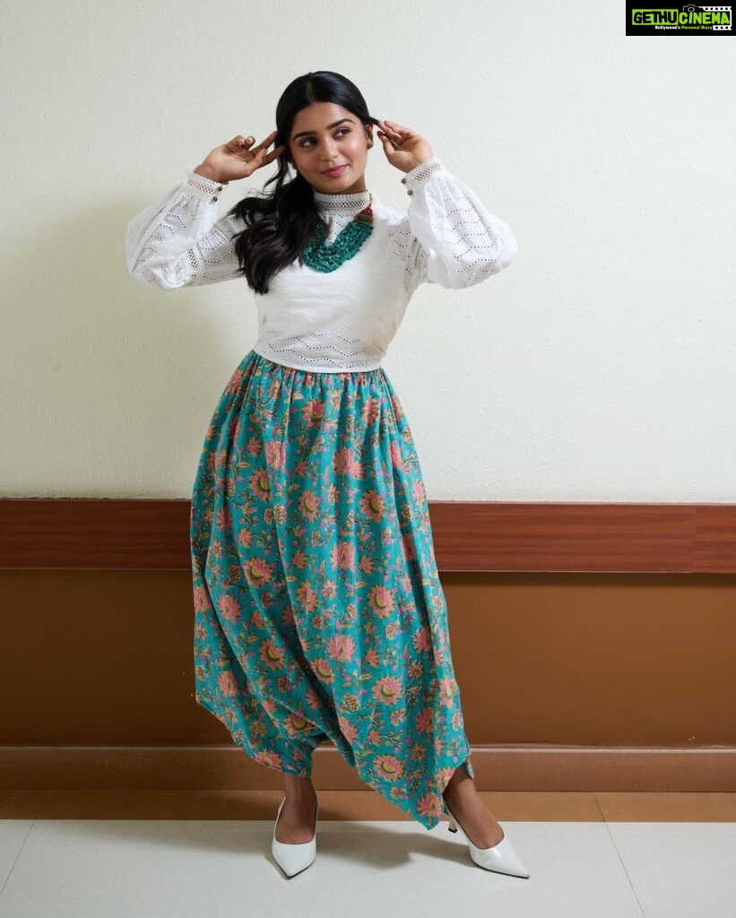 Gouri G Kishan Instagram - Felt like Sophie from mamma mia for a day👗 Styled by @joe_elize_joy @styyledbyjoe Photography @ashique_hassan MUAH @laxmi_saneesh Outfit @true_western @ekdant_india Kochi, India
