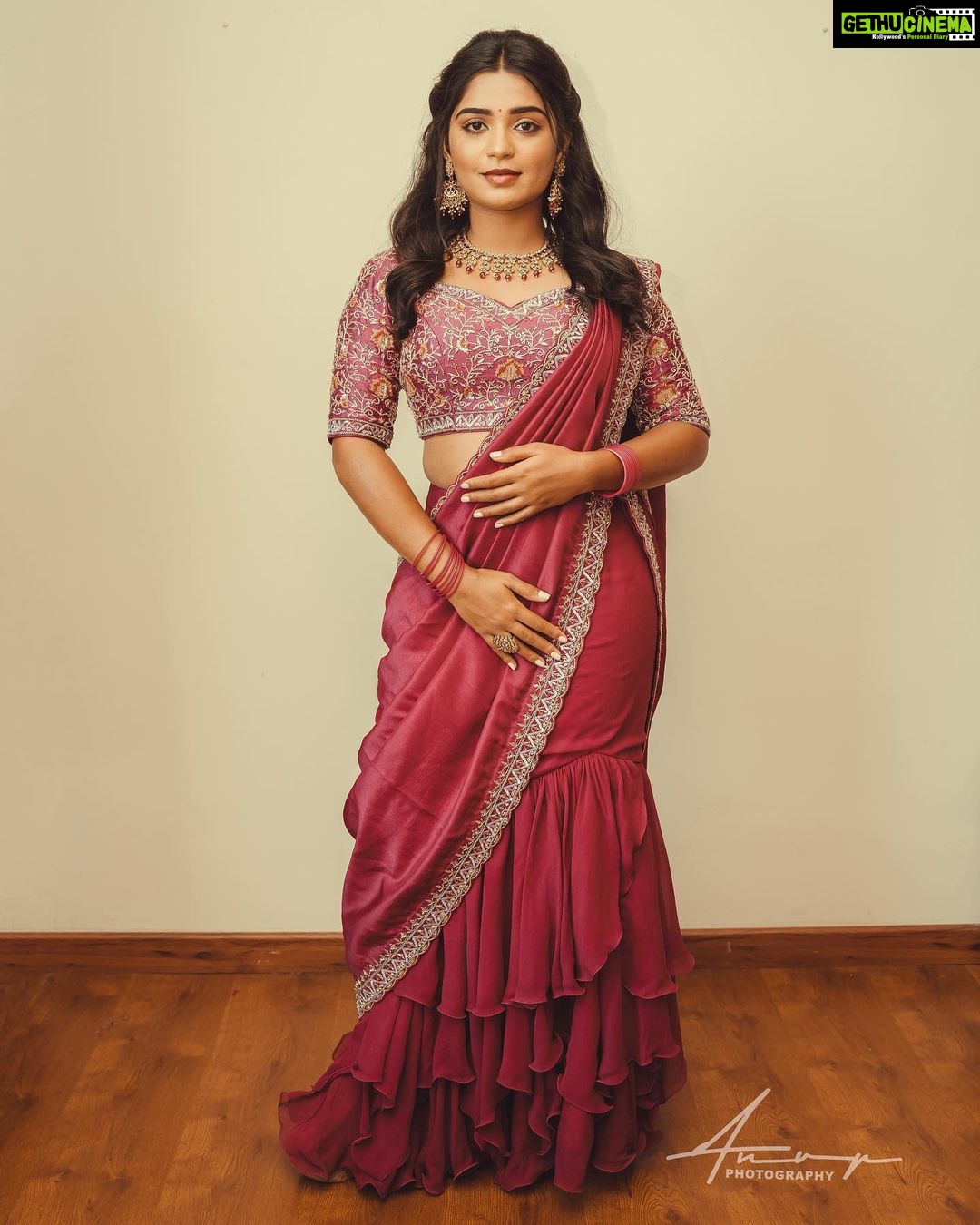 Gouri G Kishan Instagram - Sridevi β€οΈβπ₯ In theatres near you! Booked your tickets yet? π Photographed by @_anupphotography Makeup by @chanti7588 Hair by @bellurimallesham Outfit by @akhilareddylabel Jewellery from @thetrinkaholic Styled by @rishita.madas #prelease #sridevishobanbabu #feb18