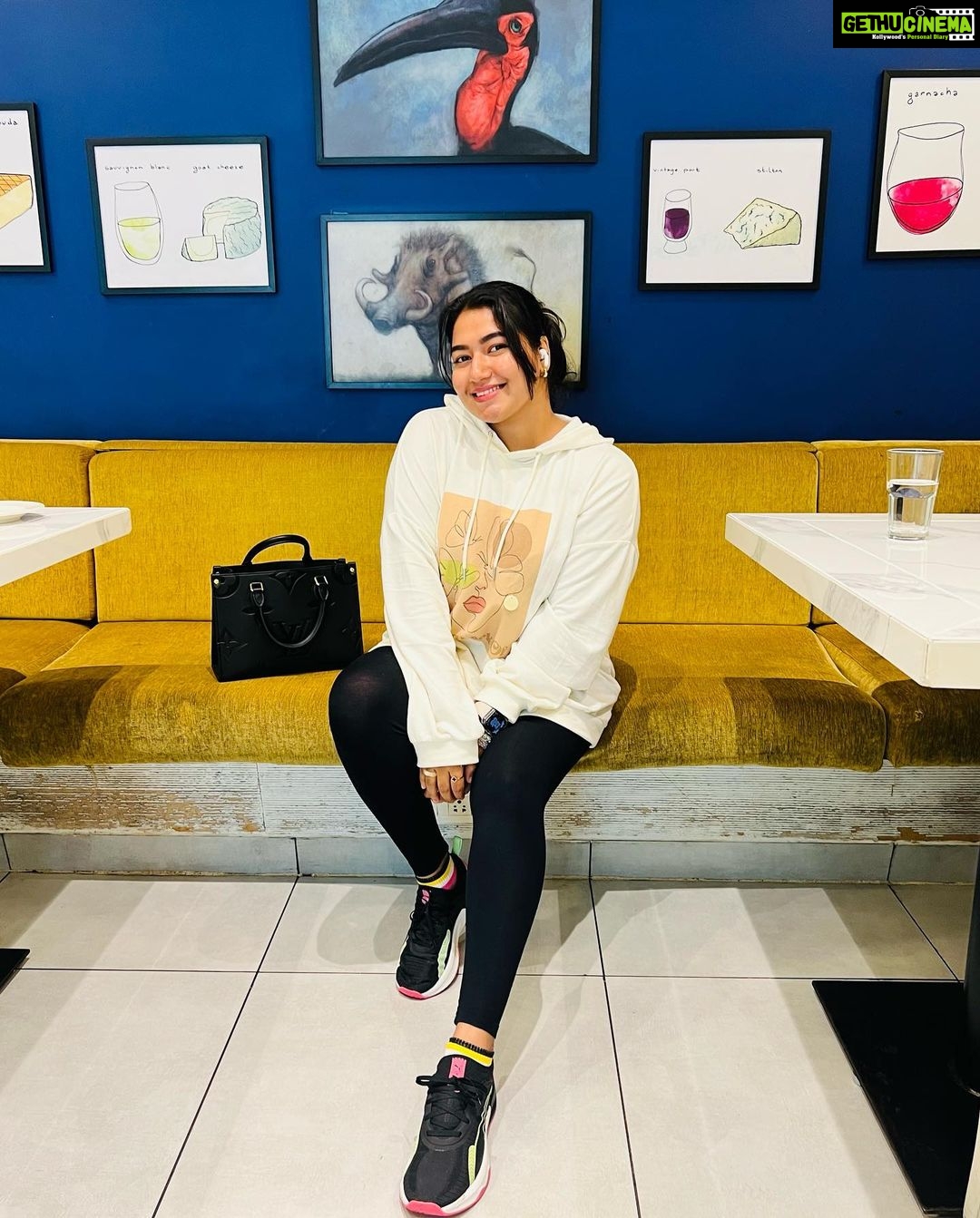 Grace Antony Instagram - Candy’s 🍭 . . . . #casualstyle #graceantony #ootd #hoodie Chennai City
