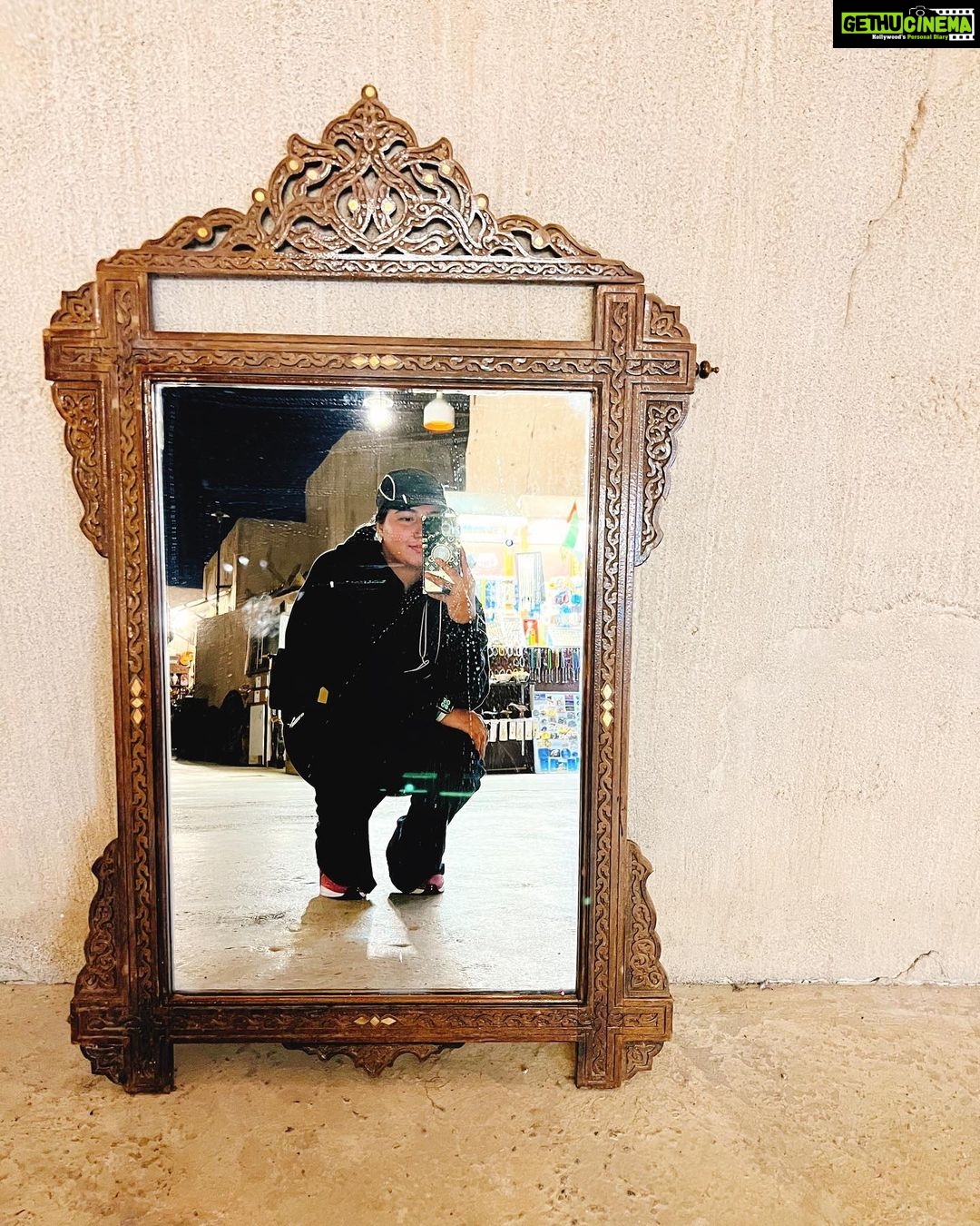 Grace Antony Instagram - Take only pictures,leave only footprints 🌏 . . . . . . . #travel #solotravel #graceantony #dubai #alseefdubai #alseef #travelgram #blessed #greatful #starbucks Old Dubai