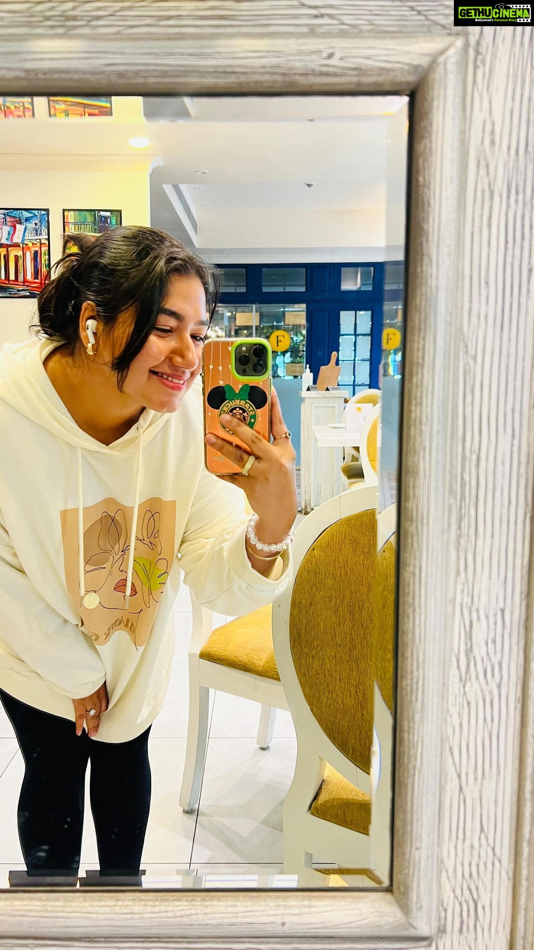 Grace Antony Instagram - Hey Lady 🤎🤍 #trendingreels #trending #graceantony #trendingsongs