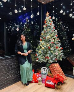 Grace Antony Instagram - MERRY CHRISTMAS 🎅🏻 🎄🍷 . . . . . 📸 @jo_makeup_artist 📍 @chandysdrizzledrops 👗 @inaayat_designs @allonawallkochi @anitha_anuj . #christmas #graceantony #christmastree #december #festival #christmasdecor #2022 #merrychristmas #happychristmas