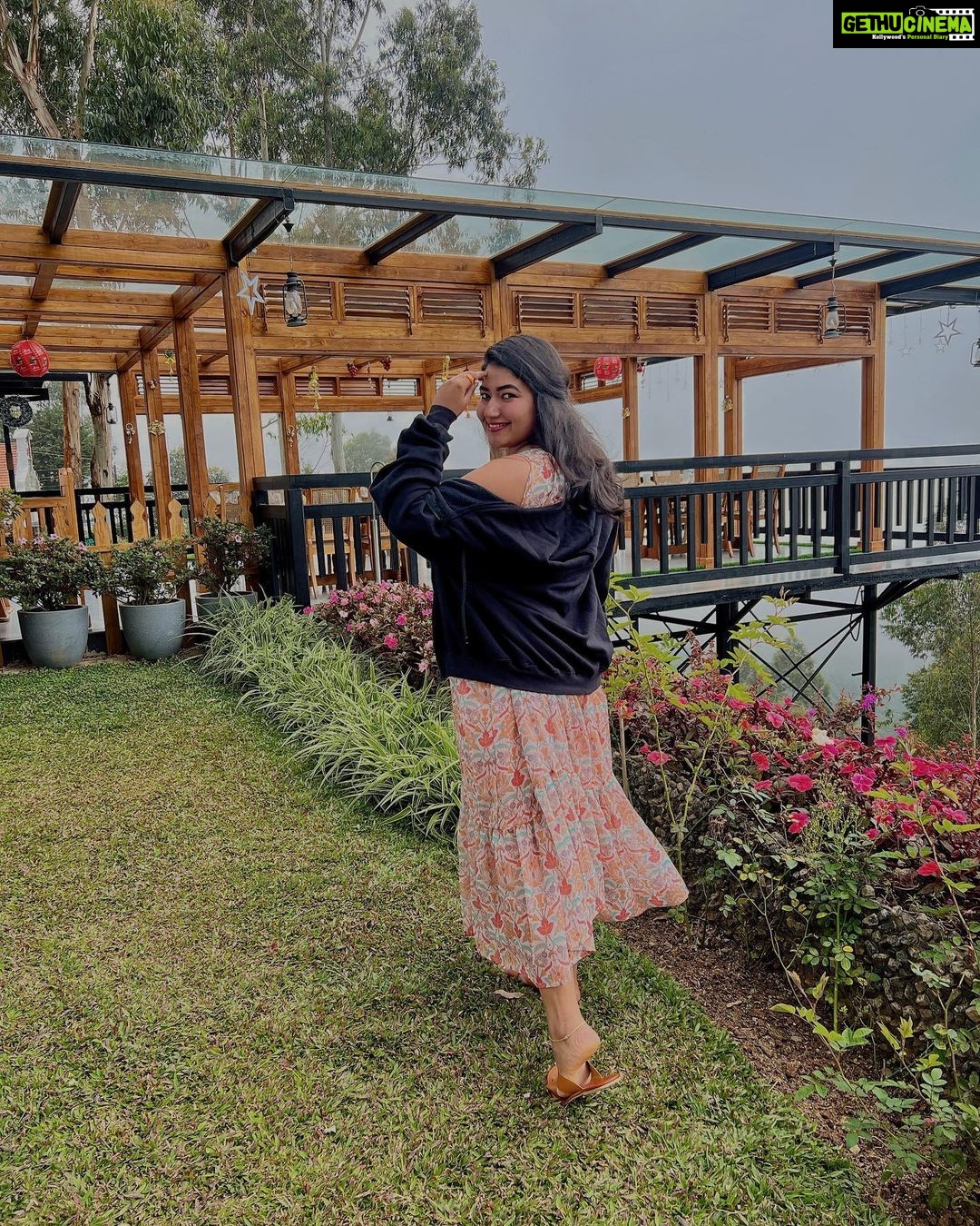 Grace Antony Instagram - Sheβs Dreaming π . . . . . π @signatures_by_treesa_josh πΈ @jo_makeup_artist π @chandysdrizzledrops @allonawallkochi @anitha_anuj . . #graceantony #travel #traveling #vacation #december #diary