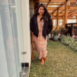 Grace Antony Instagram - She’s Dreaming 💭 . . . . . 👗 @signatures_by_treesa_josh 📸 @jo_makeup_artist 📍 @chandysdrizzledrops @allonawallkochi @anitha_anuj . . #graceantony #travel #traveling #vacation #december #diary