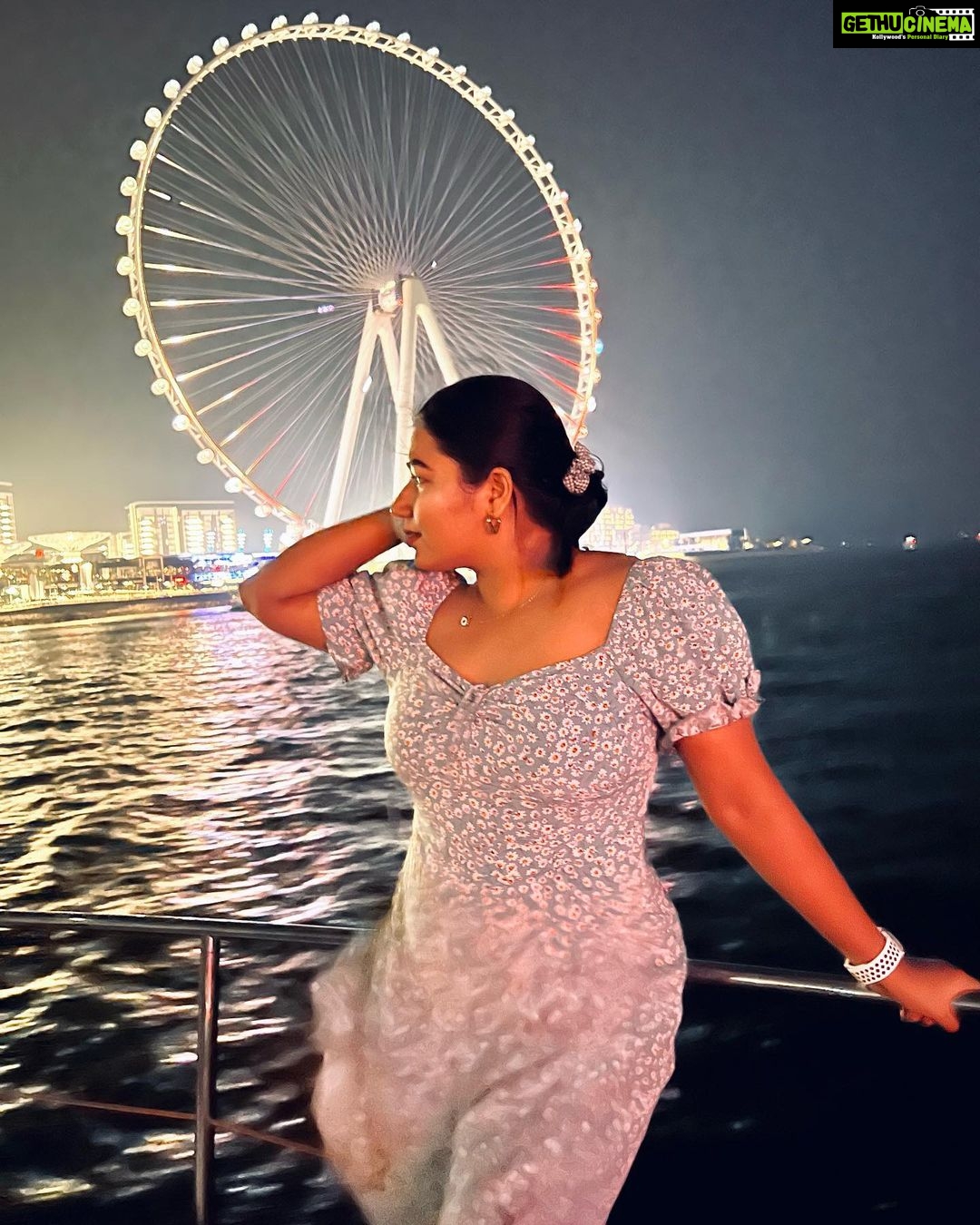 Grace Antony Instagram - Pretty to see,Hard to catch 🎡🌀 . . . . . #graceantony #travel #travellife #travelling #dubai