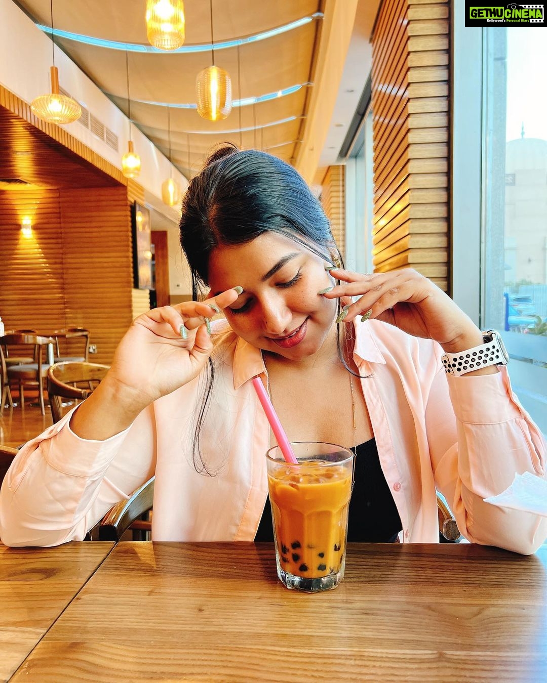 Grace Antony Instagram - Wayfarer 🪩 . . . #traveling #girl #graceantony #food #foodlover #chinese