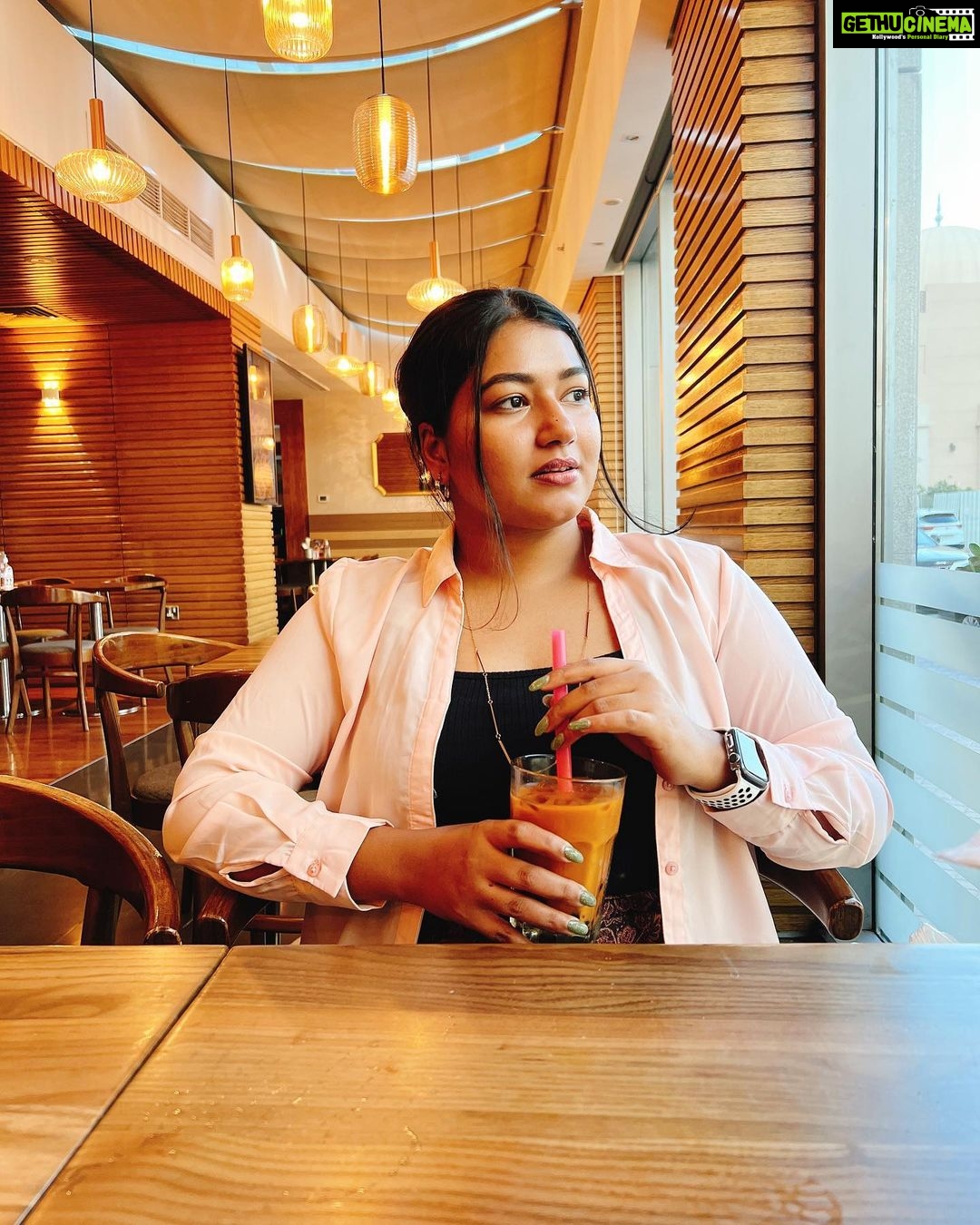 Grace Antony Instagram - Wayfarer 🪩 . . . #traveling #girl #graceantony #food #foodlover #chinese