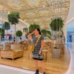 Grace Antony Instagram - Days like this 🫰🌈 . . . . #graceantony #traveller #casualoutfit #casualstyle Dubai Mall