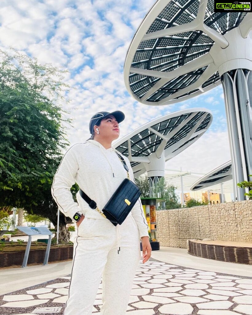 Grace Antony Instagram - Who’s looking 🐡 . . . . . . #travel #travelphotography #solar #selfie #travealone #graceantony #expocity #dubaiexpo Expo 2020 Dubai