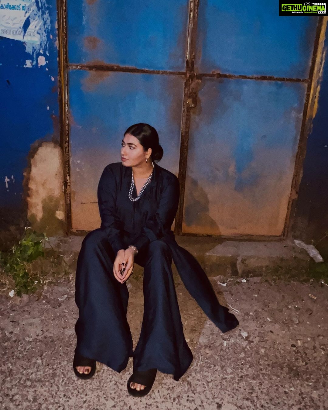Grace Antony Instagram - Rare <3# . . . Wearing @anooparavindh2020 #night #outfits #blue #graceantony #casualstyle