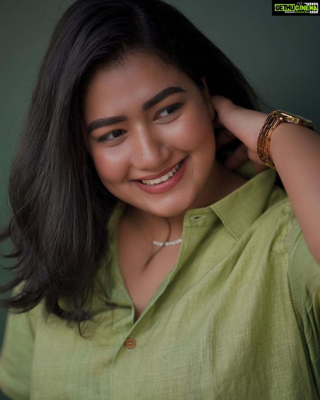 Grace Antony Instagram - You’re killing it darling ✨🥂 . . . . Mua @jo_makeup_artist Photography @abi.pk.98 Wearing @gospelofdesign Styling @stylestoriesbypriyanka @touchwood__store @silver_andsalt Videography @niyasphotography_ Assistant @kavya_sivaram @anandhu_rajaji @mr__s_p_i_d_y Assistant @kavya_sivaram @anandhu_rajaji @_mr.s_p_i_d_y_ #grace #graceantony #casualoutfit #instagram #smile #photoshoot