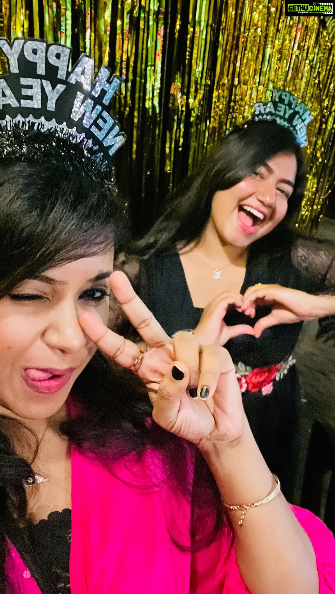 Grace Antony Instagram - Happy New Year 🥂🎊 About last night. . . #happynewyear #happynewyear2023 #dubai #uae #2023 #graceantony #party #newyearparty Dubai, United Arab Emirates