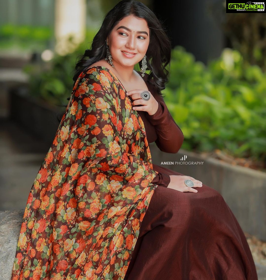 Grace Antony Instagram - Blooming β¨πΈπΌπΊπ·ππΌ . . . . Mua &hair @jo_makeup_artist β¨ Still @ameensabil Costume & styling - @habits_18422 @bloom_by_priyanka @stylestoriesbypriyanka