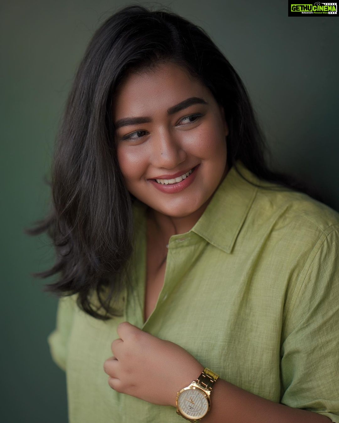 Grace Antony Instagram - You’re killing it darling ✨🥂 . . . . Mua @jo_makeup_artist Photography @abi.pk.98 Wearing @gospelofdesign Styling @stylestoriesbypriyanka @touchwood__store @silver_andsalt Videography @niyasphotography_ Assistant @kavya_sivaram @anandhu_rajaji @mr__s_p_i_d_y Assistant @kavya_sivaram @anandhu_rajaji @_mr.s_p_i_d_y_ #grace #graceantony #casualoutfit #instagram #smile #photoshoot