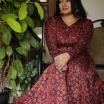 Grace Antony Instagram – Oh ,,,Happy Day.🌼🌺
.
.
.
.
.
Click @abytomcyriac 
Outfit @klumbyprajinajaanaki 
Styling @stylestoriesbypriyanka 💕
@silver_andsalt 

#saturdaynight #promotion #grace #graceantony #happiness #onam #onamcelebration