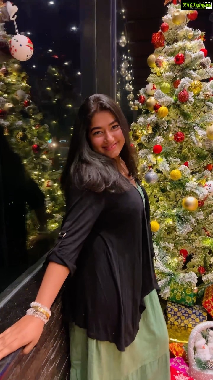 Grace Antony Instagram - Dum Dum 🔔 December 🎄🎅🏻