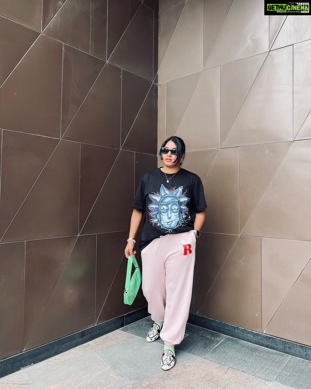 Grace Antony Instagram - WowMe🤎💚 . . . . #graceantony #casualoutfit #casualstyle