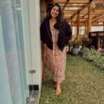 Grace Antony Instagram - She’s Dreaming 💭 . . . . . 👗 @signatures_by_treesa_josh 📸 @jo_makeup_artist 📍 @chandysdrizzledrops @allonawallkochi @anitha_anuj . . #graceantony #travel #traveling #vacation #december #diary