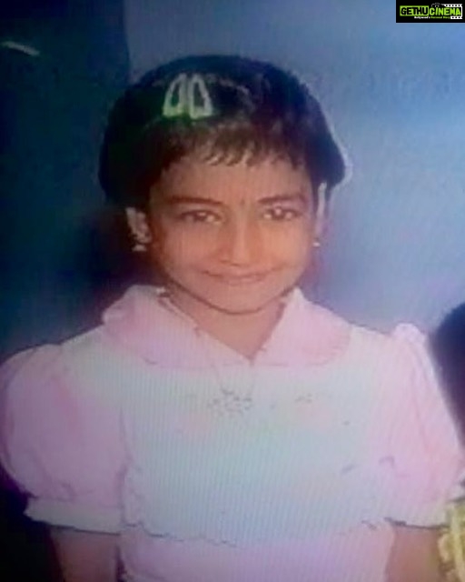 Grace Antony Instagram - Happy Children’s Day to the child in everyone of you.🍬🍬👧🏻🧒🏼🍭🍫🎾🔫🧸 സൂക്ഷിച്ചു നോക്കണ്ടടാ ഉണ്ണി ഇത് ഞാൻ തന്നാ 🙄 . . . #childrensday #children #childhoodmemories #oldphoto #nostalgia #kid #happychildrensday #graceantony #graceantonychild #ilovechildren