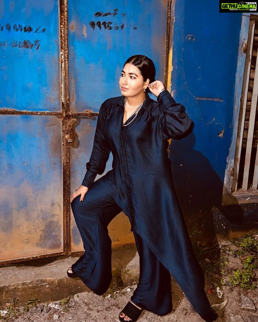 Grace Antony Instagram - Rare <3# . . . Wearing @anooparavindh2020 #night #outfits #blue #graceantony #casualstyle