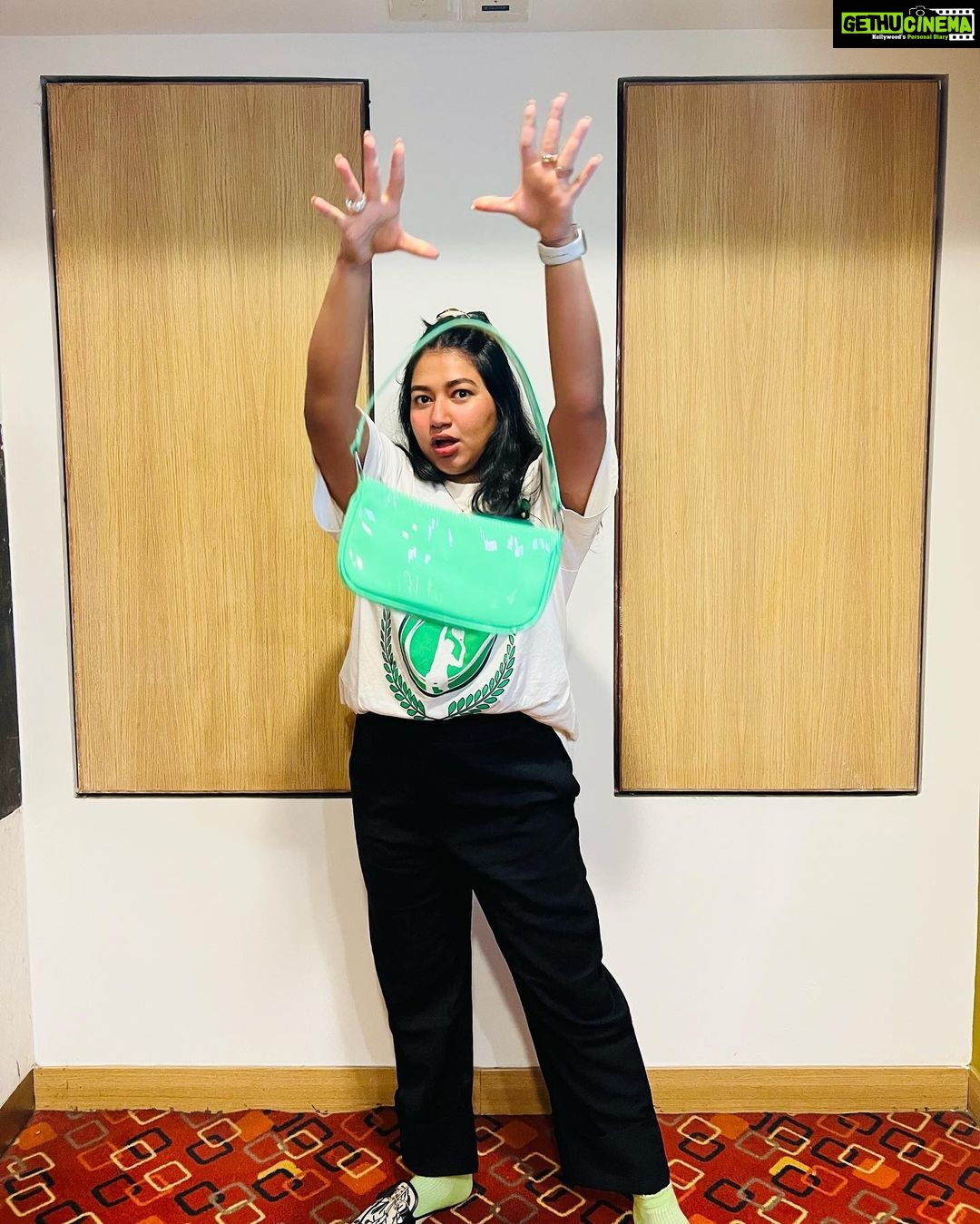 Grace Antony Instagram - This is how I actually pose 🧑🏻🎤 . . . . #graceantony #instapose #casualstyle #casual #casualoutfit