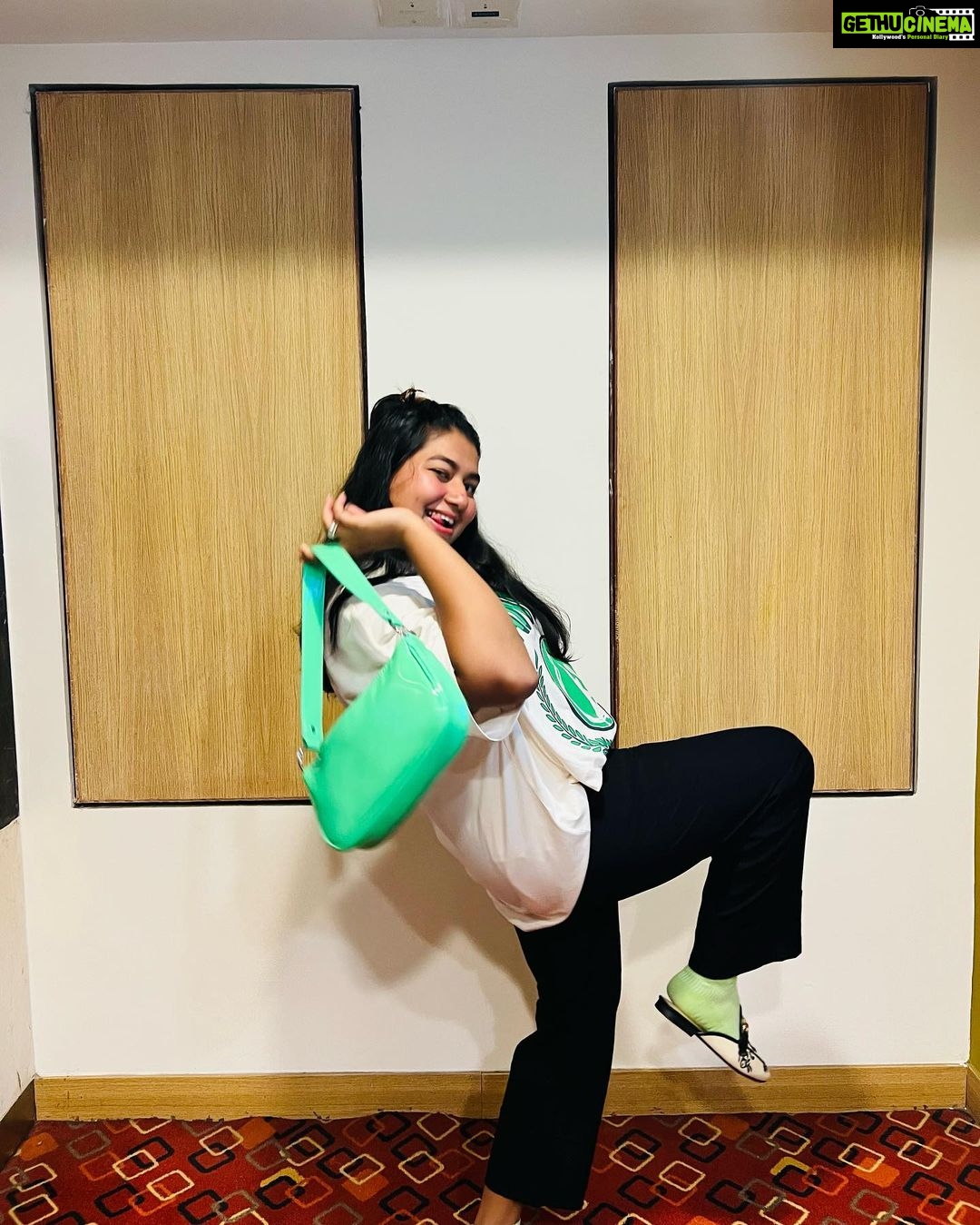 Grace Antony Instagram - This is how I actually pose 🧑🏻🎤 . . . . #graceantony #instapose #casualstyle #casual #casualoutfit