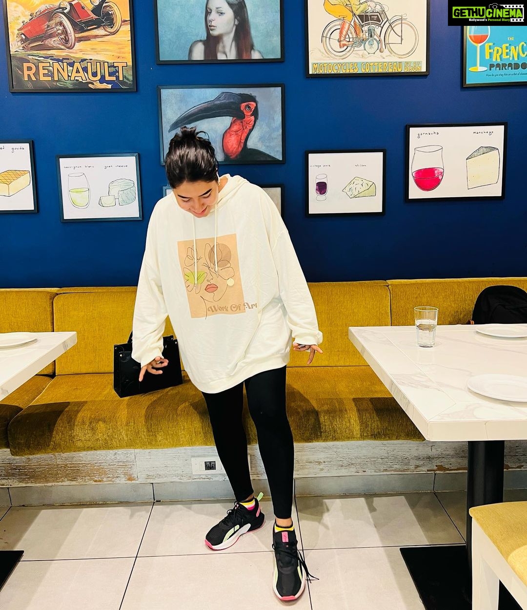 Grace Antony Instagram - Candy’s 🍭 . . . . #casualstyle #graceantony #ootd #hoodie Chennai City