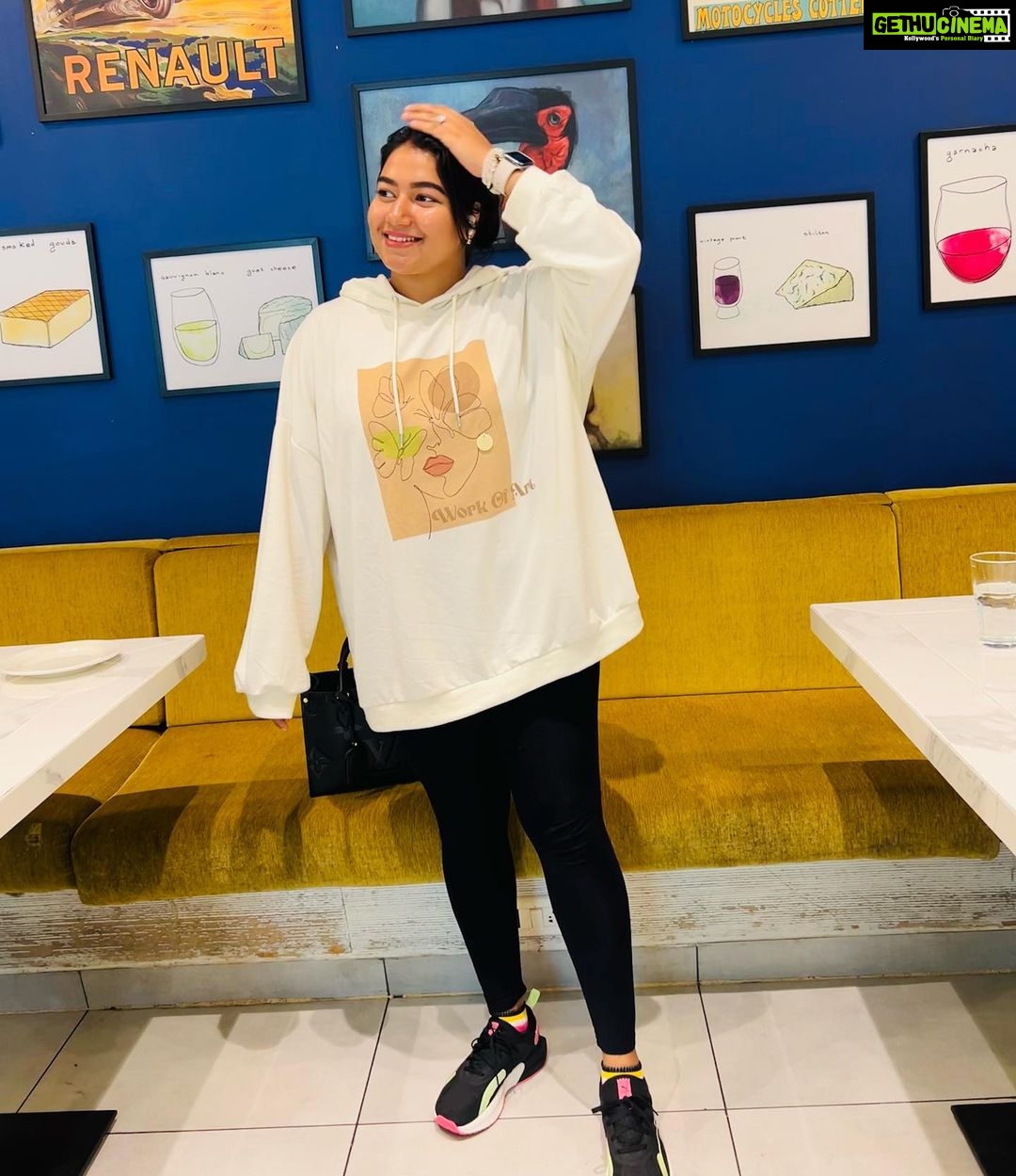 Grace Antony Instagram - Candy’s 🍭 . . . . #casualstyle #graceantony #ootd #hoodie Chennai City