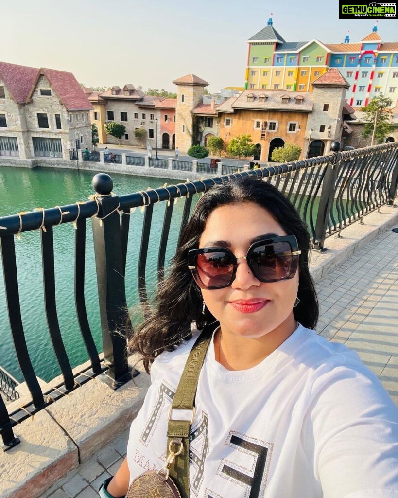 Grace Antony Instagram - Add some colours 🌈🎈🧸🧿⛱️🚦🏝️🎡🍭🍋🍄 . . . . . 📸 @shamsukotta . #travel #dubai #graceantony #riverland #dubailife #travelphotography Riverland Dubai