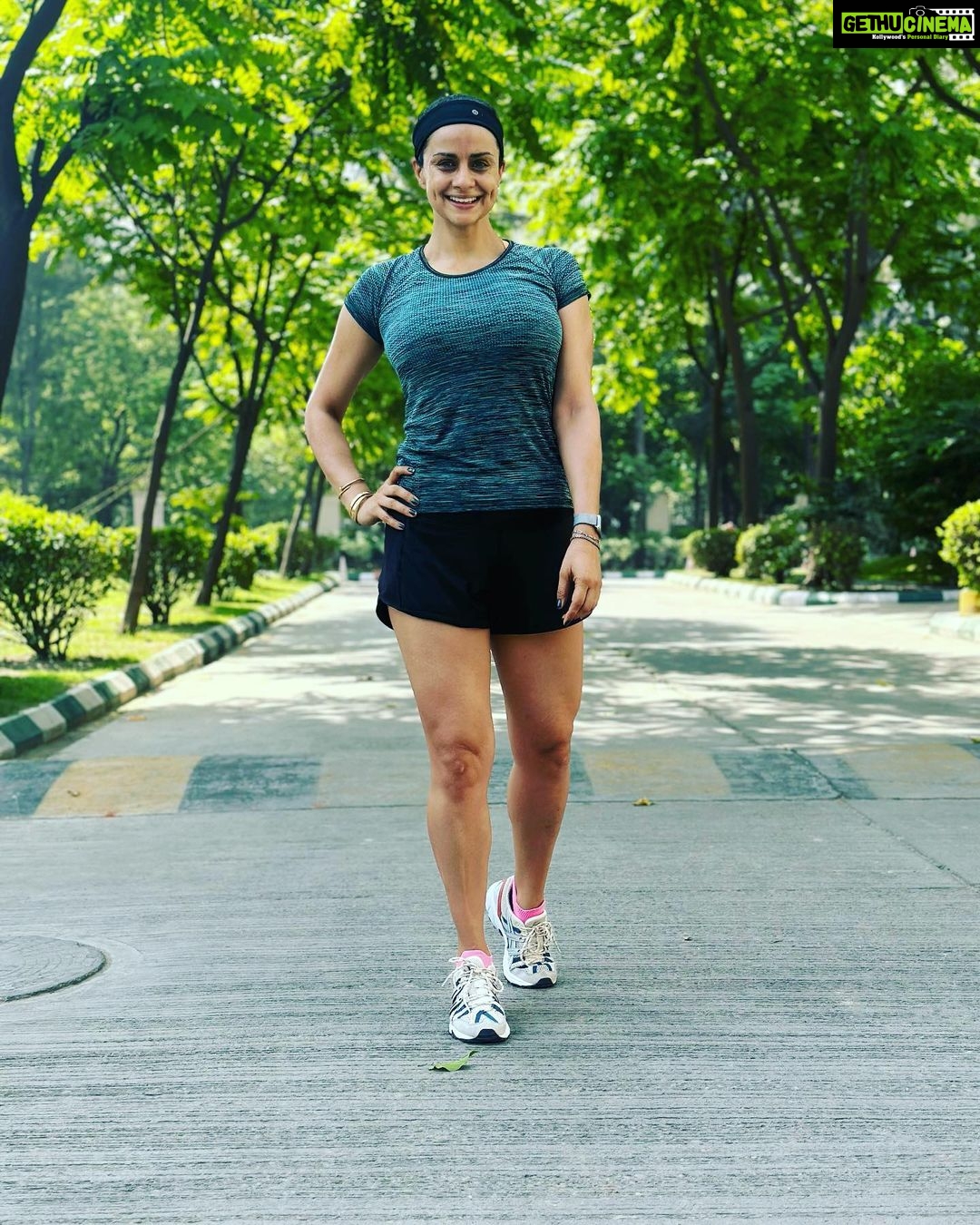 Gul Panag Instagram - Hello Friday! It’s been a good week. Hit all my fitness targets first thing in the morning. Which helped me reinstate and reinforce ‘seizing the day’. A lot better than ‘cease the day’, if you know what I mean. Focusing on Progress not perfection. Being committed to my goals but being flexible I my approach.