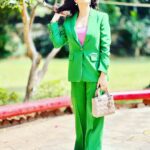 Gul Panag Instagram – You know when you’re trying to channel Boss Lady vibes, but are also running late , but also have to take pictures to capture how you look AND the wind is messing your just blow dried hair?? That .

.
.
.
.
.
.
.

Suit by @mango
Jewellry by @anaqajewels
Styled by @vibhutichamria
Makeup by @deepak_pawar03