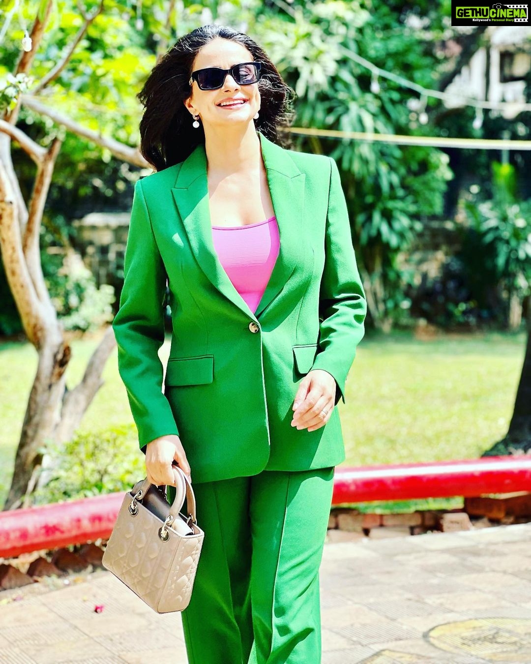 Gul Panag Instagram - You know when you’re trying to channel Boss Lady vibes, but are also running late , but also have to take pictures to capture how you look AND the wind is messing your just blow dried hair?? That . . . . . . . . Suit by @mango Jewellry by @anaqajewels Styled by @vibhutichamria Makeup by @deepak_pawar03