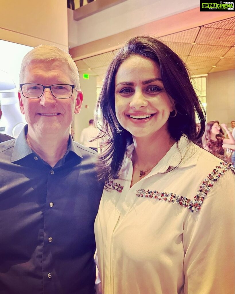 Gul Panag Instagram - Congratulations @apple on the opening of your very first store in India. And thank you for an absolutely lovely evening. An excellent turnout and great hospitality.! Tim was kind enough to meet and engage with his guests. And pose for pictures too! Many, many pictures. I think he now knows, what the bridal couple in India feel like during their wedding!😅 The store itself is quite fantastic,with incredibly high ceilings. And single piece glass facades. I had fun having a chat with Stefan Behling the architect who designs all their stores. Taking things to the next level. Every time. Thank you @shanepeacock and @nehadhupia for the photos .❤️ #apple #appleindia