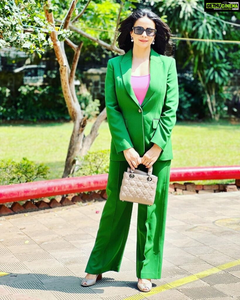 Gul Panag Instagram - You know when you’re trying to channel Boss Lady vibes, but are also running late , but also have to take pictures to capture how you look AND the wind is messing your just blow dried hair?? That . . . . . . . . Suit by @mango Jewellry by @anaqajewels Styled by @vibhutichamria Makeup by @deepak_pawar03