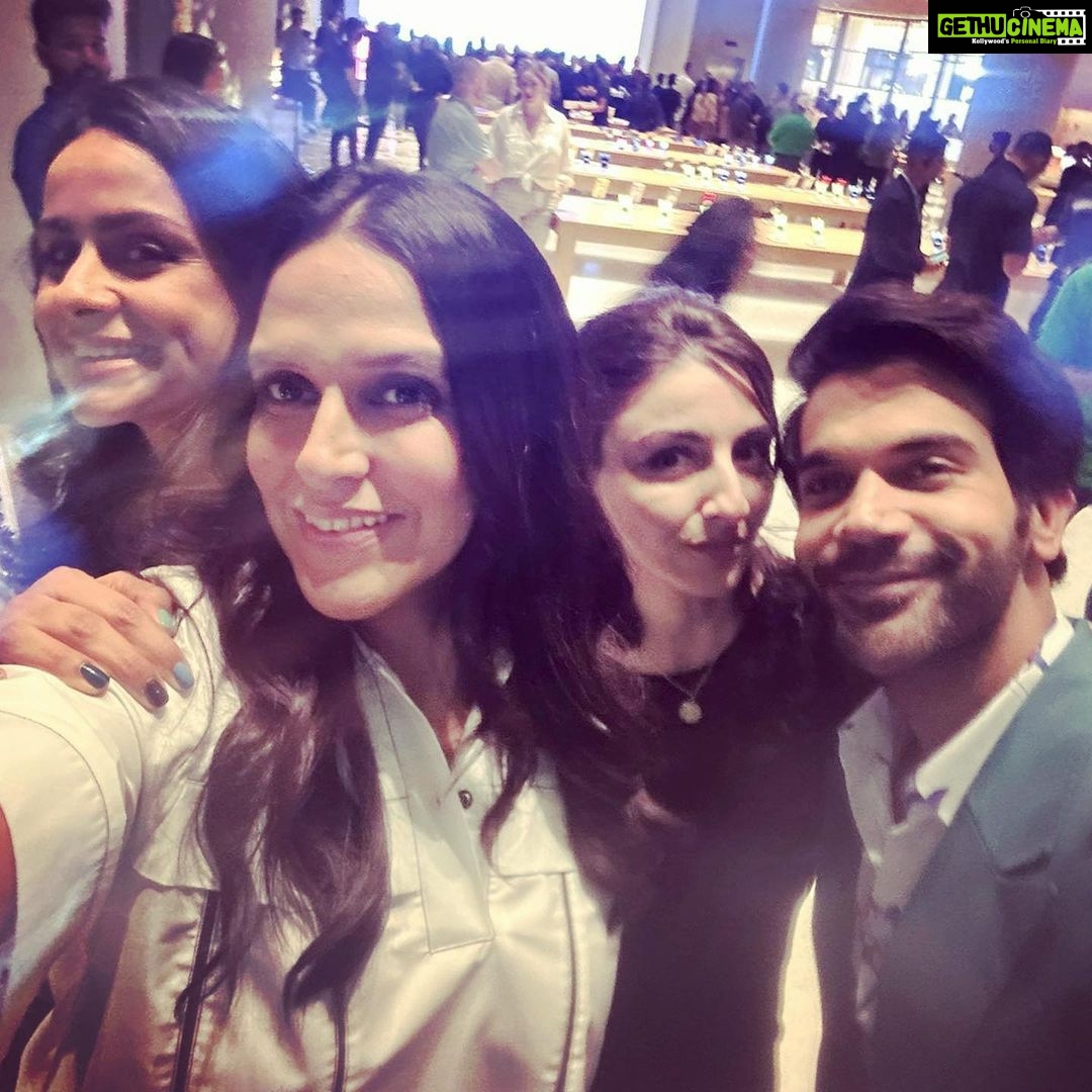 Gul Panag Instagram - And yes @nehadhupia takes the best selfies .ππ»ββοΈππ»ββοΈ Neha is the life of a party and her warmth is infectious. I was glad to slide into position as her +1 as @angadbedi was missing in action. So much to learn from this one . Neha, please oblige with Masterclass.π
@sakpataudi looked stunning as always and is incredible company . She is one of the wittiest people Iβve had the opportunity to meet. And now supremely fit! And yes, even though I have the kindle addition, I will be buying the paper back of her delightful novel β The Perils of Being Moderately Famousβ. @rajkummar_rao is a revelation every time I meet him. Just . So. Cool. @anitadongre we missed taking a picture together.π€¦π»ββοΈ And @punitdmalhotra refused to take a picture. ππ»ββοΈ