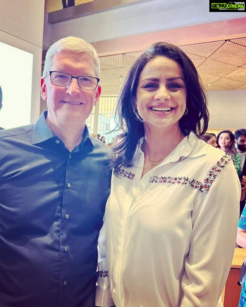 Gul Panag Instagram - Congratulations @apple on the opening of your very first store in India. And thank you for an absolutely lovely evening. An excellent turnout and great hospitality.! Tim was kind enough to meet and engage with his guests. And pose for pictures too! Many, many pictures. I think he now knows, what the bridal couple in India feel like during their wedding!😅 The store itself is quite fantastic,with incredibly high ceilings. And single piece glass facades. I had fun having a chat with Stefan Behling the architect who designs all their stores. Taking things to the next level. Every time. Thank you @shanepeacock and @nehadhupia for the photos .❤️ #apple #appleindia